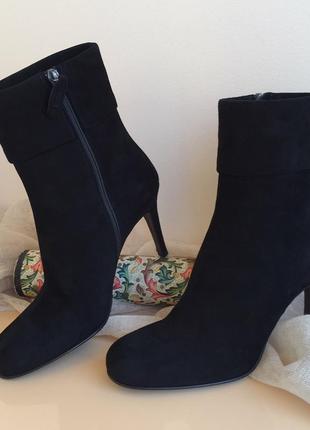 Замшеві ботильйони італія