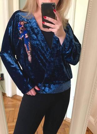 Ефектна оксамитова блуза zara