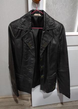 Куртка шкіряна