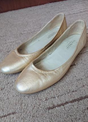 Красивые золотистые балетки bianco, легкие и комфортные1 фото