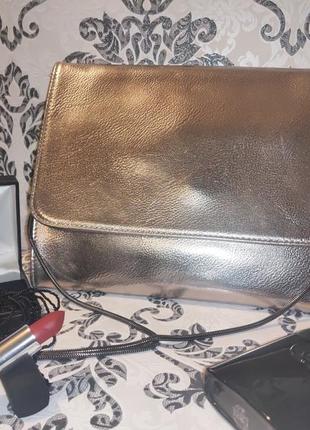 Серебристая сумочка