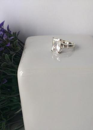 Перстень з каменем . діаметр кільця 17 мм.