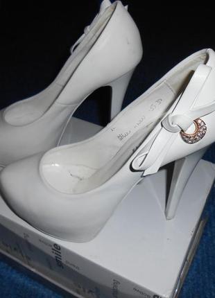 Туфлі весільні каблук