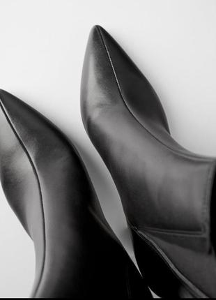 Кожаные ботильоны zara, черного цвета на удобных каблуках серебряного цвета4 фото