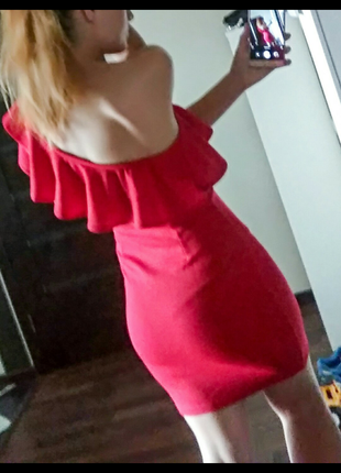 Новое красное платье с воланом3 фото