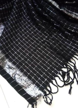 Палантин шарф в клетку с серебряной нитью5 фото