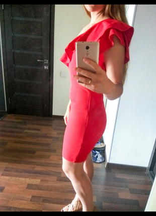 Новое красное платье с воланом5 фото