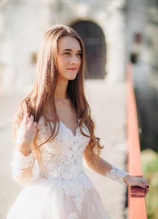 Весільна сукня колір шампань xs зі шлейфом довгий рукав5 фото