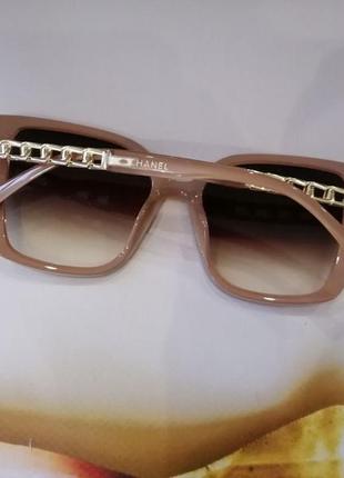 Стильные нюдовые солнцезащитные очки с  цепью2 фото