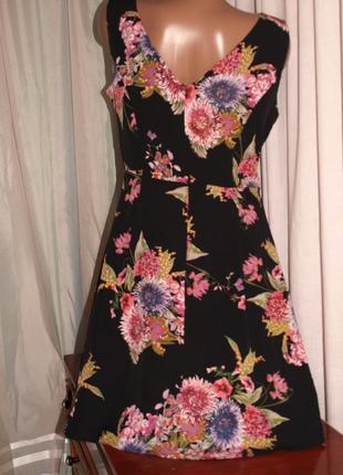Очень красивое платье (л замеры) на лёгкой подкладе, с цветочным узором.5 фото