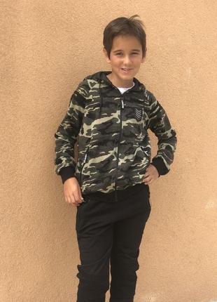 Камуфляж універсальний та дуже стильний спортивний костюм для хлопчика