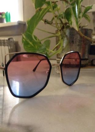 Стильні сонцезахисні окуляри3 фото