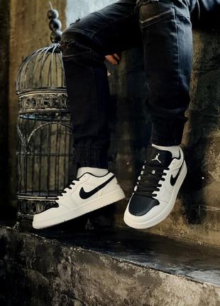 Відмінні чоловічі кросівки nike air jordan 1 low білі з чорним8 фото