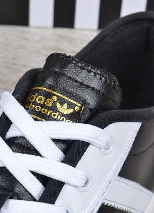 Кросівки шкіряні чоловічі adidas skateboarding чорні з білим в'єтнам3 фото