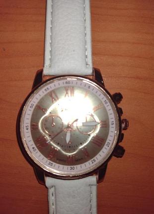 Часы наручные новые с белым ремешком geneva7 фото