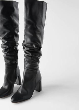 Шкіряні чоботи zara, чорного кольору. нова колекція