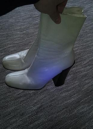 Шкiрянi ботiнки на весну