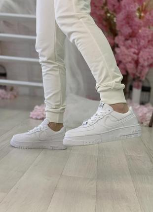 Шикарні жіночі кросівки nike air force 1 pixel білі10 фото