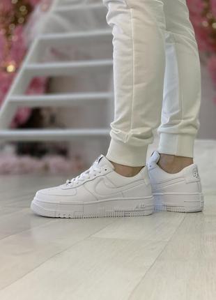 Шикарні жіночі кросівки nike air force 1 pixel білі9 фото