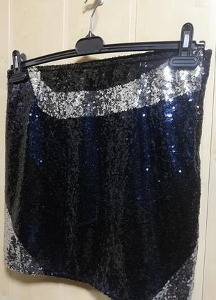 Шикарная, яркая юбка в паетках.
