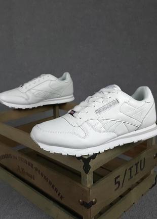 Мужские кроссовки reebok classic белые с перфорацией скидка sale / smb9 фото