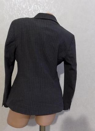 Пиджак серый в полоску на пуговицах с карманами фирменный teamdress размер 463 фото