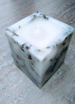 Свічка декоративна куб лаванда7 фото
