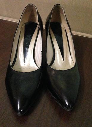 Шкіряні туфлі човники 37 розмір