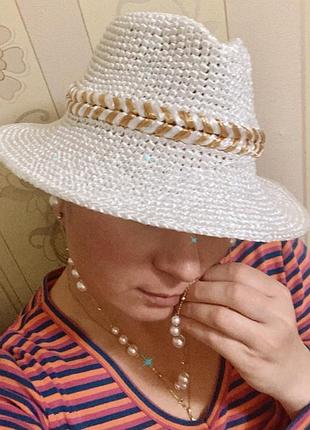 Капелюх жіночий з рафії.