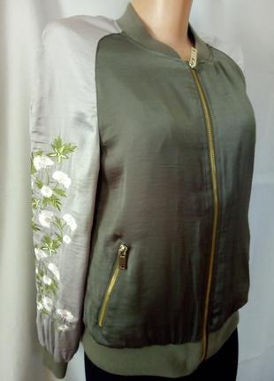 Стильная куртка, бомбер, ветровка с вышивкой на рукавах  №1dp1 фото