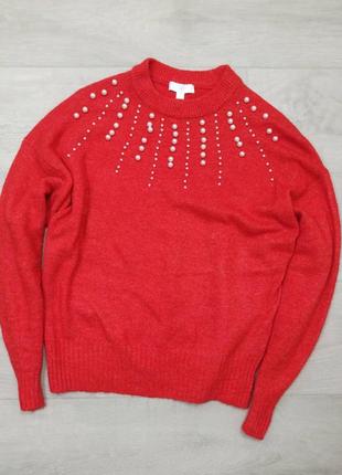 Красивый красный свитер