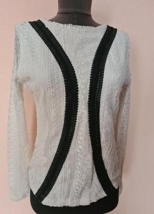 Біла нарядна кофта з шкіряними вставками та шнурівкою на спині