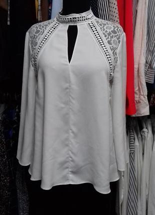 Блуза белая.  с кружевом1 фото