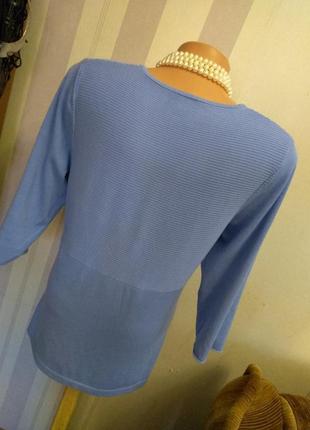 Голубой трикотажный лонгслив с красивым декольте, кофта, свитер,3 фото