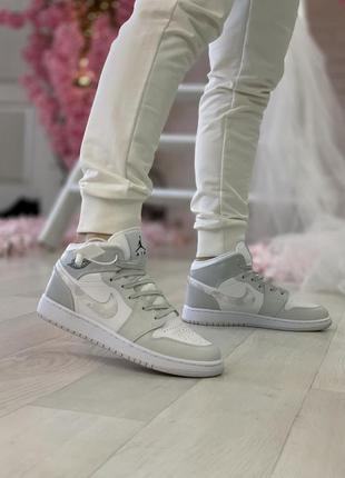 Отличные женские кроссовки Hornets air jordan 1 low серые с белым