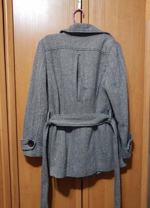 Стильное полушерстяное пальто, осеннее серое пальто ёлочка с поясом9 фото
