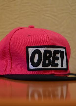 Бейсболка obey