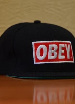 Бейсболка obey черная