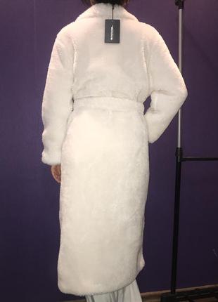 Шикарная белая молочная шуба пальто миди макси под пояс prettylittlething2 фото