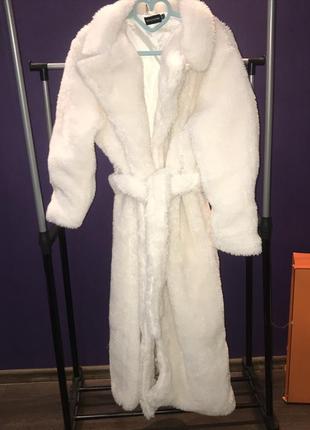 Шикарная белая молочная шуба пальто миди макси под пояс prettylittlething3 фото