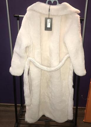 Шикарная белая молочная шуба пальто миди макси под пояс prettylittlething8 фото