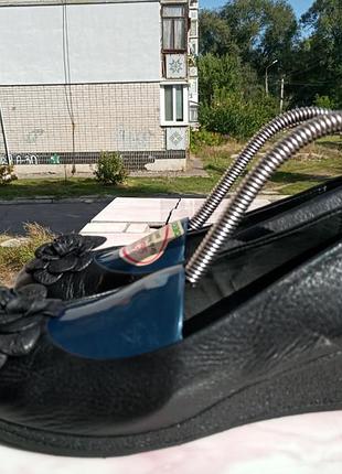 Шикарні шкіряні туфлі caprice 36 розмір