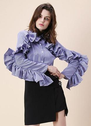 Блакитна сорочка, з облямованими воланами рукавами, розмір м