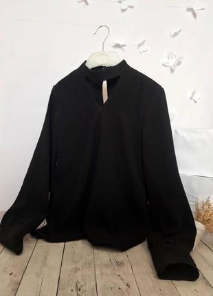 Черная блуза с чокером zara с треугольным вырезом рукавами фонариками на запах, удлиненная