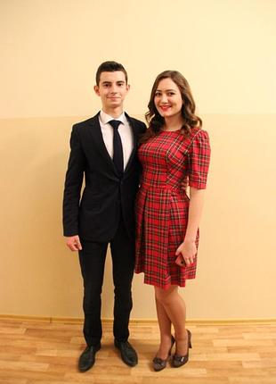 Сукня в клітинку