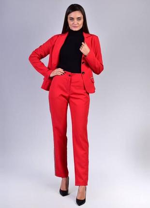 Женский красный костюм пиджак и брюки 46-48р2 фото