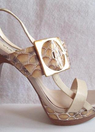 Бежеві босоніжки шкіра пітон, устілка 23,5 див.