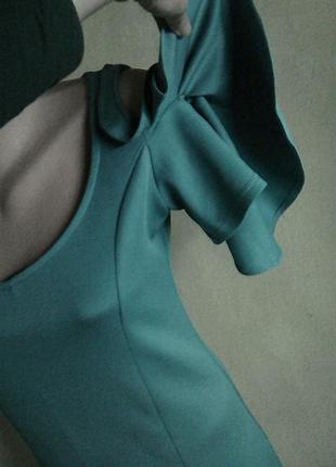 Платье с рюшами на рукавах с открытыми плечами 3