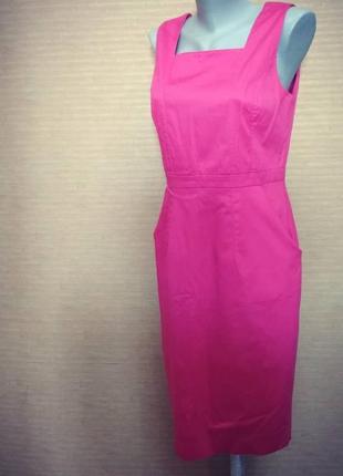 Платье-футляр с карманами