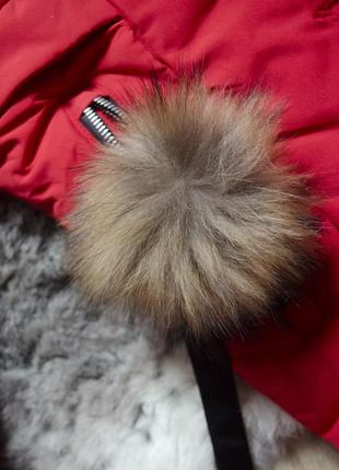 Нове зимове пальто з красивою опушенням на капюшоні дівчинці4 фото